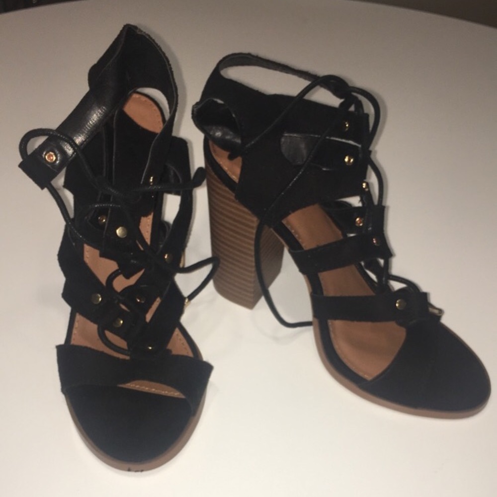 Never warn lack heels